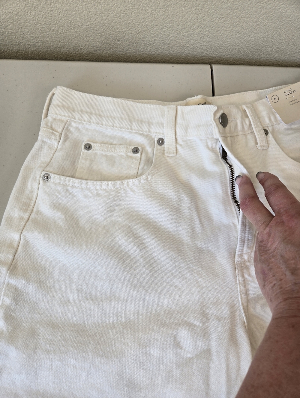 NWT Universal Thread Cream High Rise Long Shorts Size 8 - Picture 4 of 9